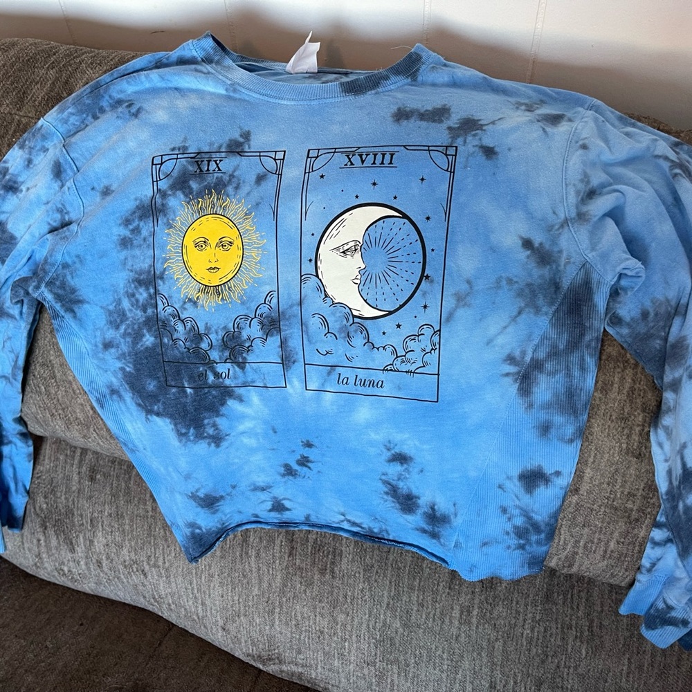 🤍SOLD🤍 Moon Crop Shirt